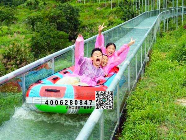 玻璃漂流船滑道图片